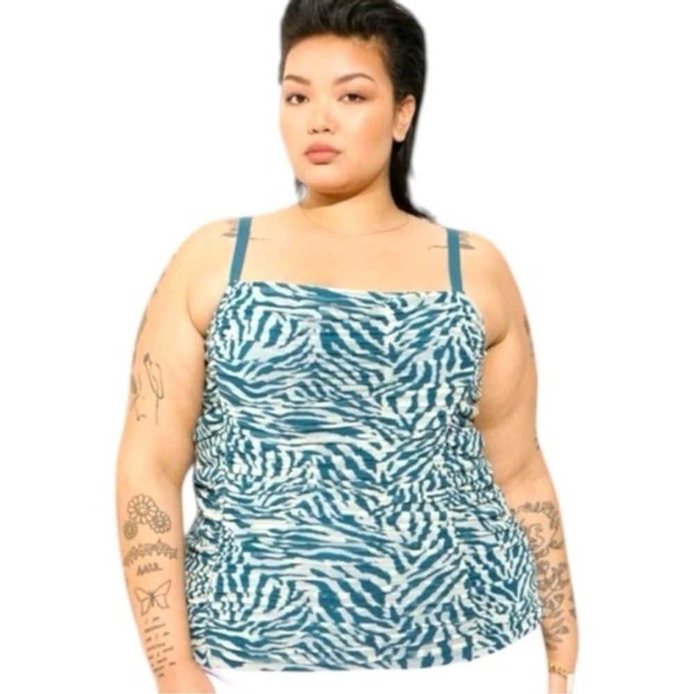NWT Torrid Blue Zebra Stretch Mesh Cropped Shirred Cami Square Neck Top size 3x